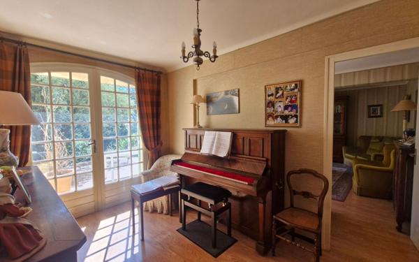 Maison à vendre    6 pièces • 177,24 m2 Villeneuve-lès-Avignon