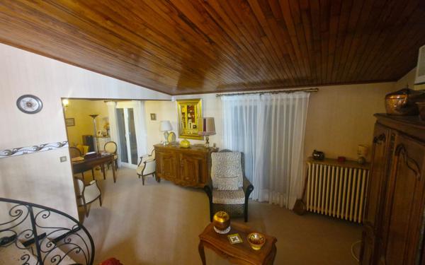 Maison à vendre    6 pièces • 177,24 m2 Villeneuve-lès-Avignon