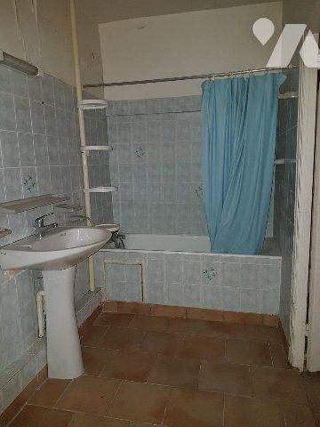 MAISON AVEC DEUX LOGEMENTS