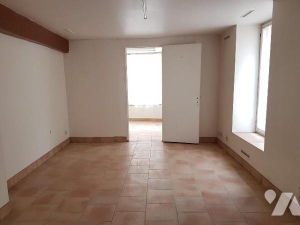 MAISON AVEC DEUX LOGEMENTS