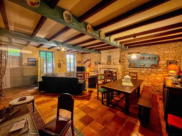 17600 BALANZAC Maison Balanzac 7 pièce(s) 201 m2