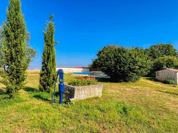 17600 BALANZAC Maison Balanzac 7 pièce(s) 201 m2