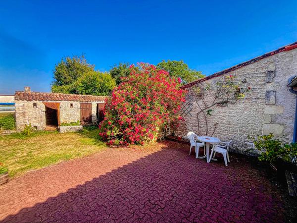 17600 BALANZAC Maison Balanzac 7 pièce(s) 201 m2