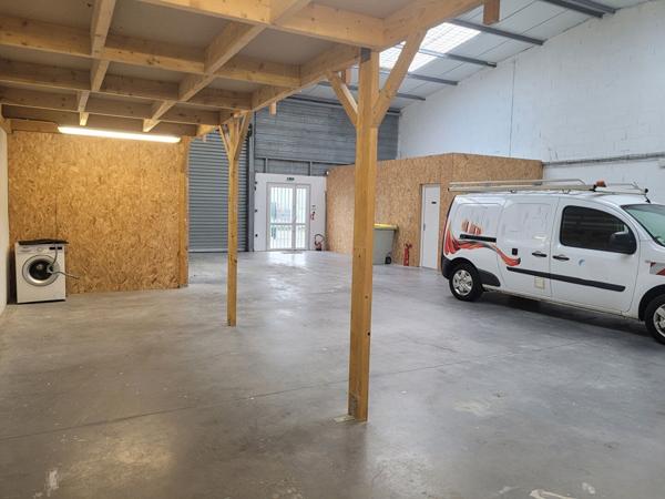 A LOUER - Local d'activité d'environ 180 m2 aux Sorinières