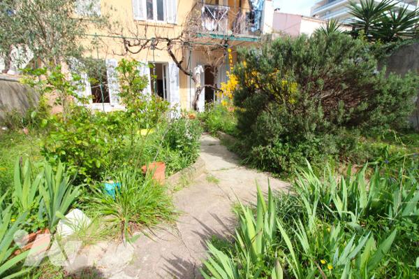 Appartement / Maison T3 de 78m2, rez-de-jardin (JARDIN de 120m2 +dépendance) dans le 4e à Marseille.