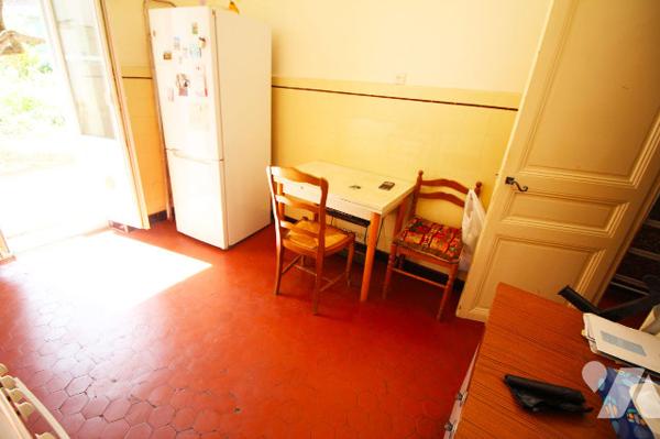 Appartement / Maison T3 de 78m2, rez-de-jardin (JARDIN de 120m2 +dépendance) dans le 4e à Marseille.