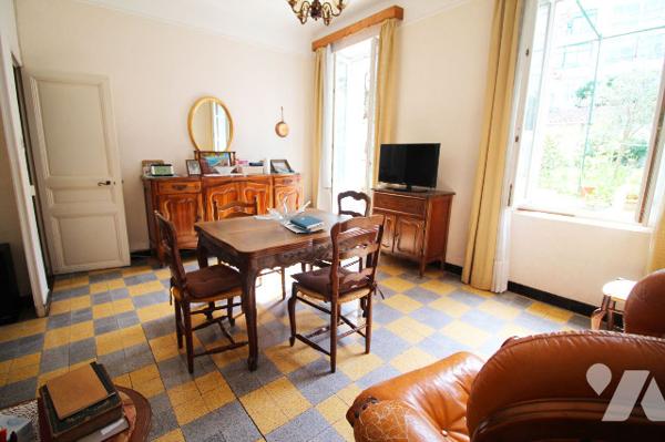Appartement / Maison T3 de 78m2, rez-de-jardin (JARDIN de 120m2 +dépendance) dans le 4e à Marseille.