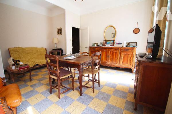 Appartement / Maison T3 de 78m2, rez-de-jardin (JARDIN de 120m2 +dépendance) dans le 4e à Marseille.
