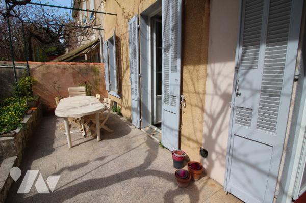 Appartement / Maison T3 de 78m2, rez-de-jardin (JARDIN de 120m2 +dépendance) dans le 4e à Marseille.
