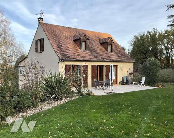 A VENDRE : Proche des commerces dans petite ville (GOURDON - 46), grande maison contemporaine e...