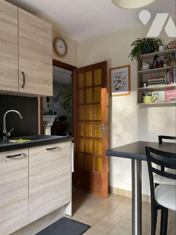 A VENDRE : Proche des commerces dans petite ville (GOURDON - 46), grande maison contemporaine e...