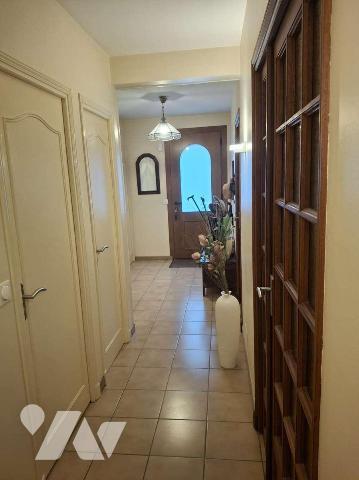 A VENDRE : Proche des commerces dans petite ville (GOURDON - 46), grande maison contemporaine e...