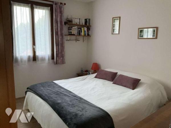 A VENDRE : Proche des commerces dans petite ville (GOURDON - 46), grande maison contemporaine e...