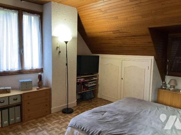 A VENDRE : Proche des commerces dans petite ville (GOURDON - 46), grande maison contemporaine e...