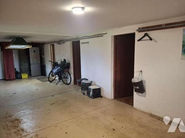 A VENDRE : Proche des commerces dans petite ville (GOURDON - 46), grande maison contemporaine e...