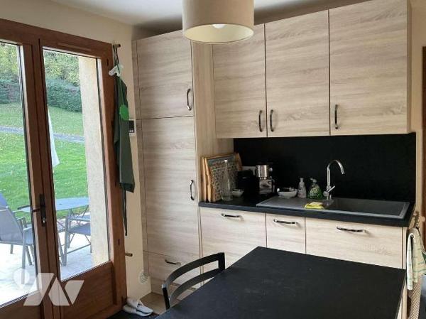 A VENDRE : Proche des commerces dans petite ville (GOURDON - 46), grande maison contemporaine e...