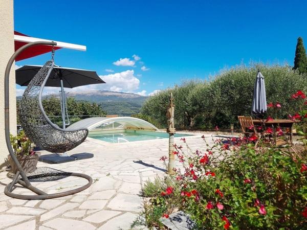 Villa rénovée, piscine avec abri, avec dépendance, 25 mn de Cannes