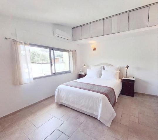 Villa rénovée, piscine avec abri, avec dépendance, 25 mn de Cannes