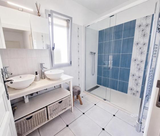 Villa rénovée, piscine avec abri, avec dépendance, 25 mn de Cannes