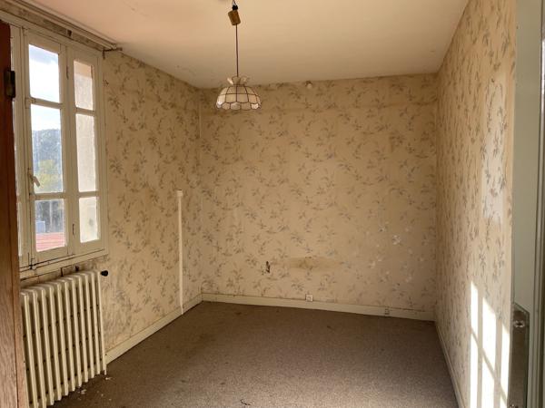 Maison T4 sur grand terrain avec dépendances