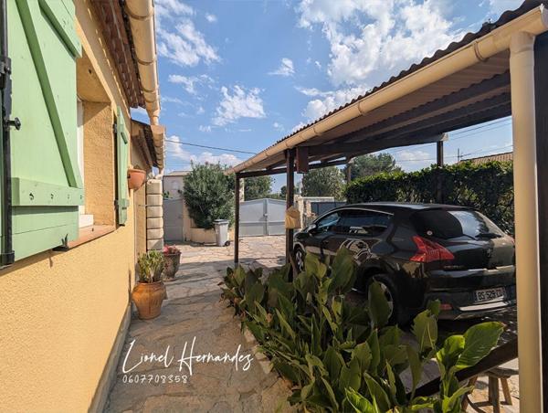 Maison individuelle de plain-pied avec piscine et terrain clos de 558m²