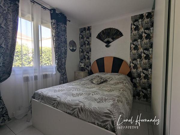 Maison individuelle de plain-pied avec piscine et terrain clos de 558m²