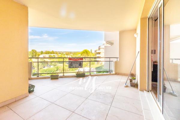 T2 48 m² avec terrasse/balcon/parking - La Duranne