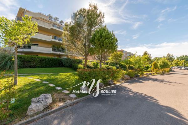 T2 48 m² avec terrasse/balcon/parking - La Duranne