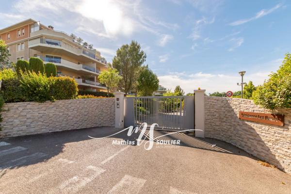 T2 48 m² avec terrasse/balcon/parking - La Duranne