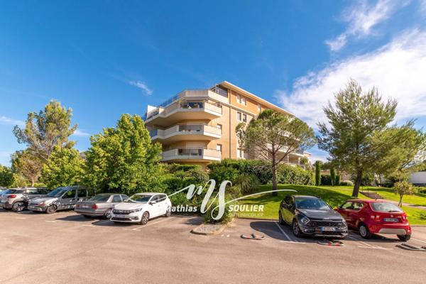 T2 48 m² avec terrasse/balcon/parking - La Duranne
