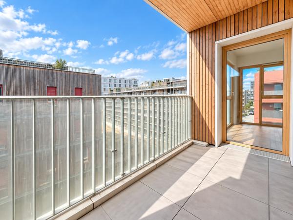 Appartement
         3 pièces
        - 63 m² Exclusivité 325 000 € *