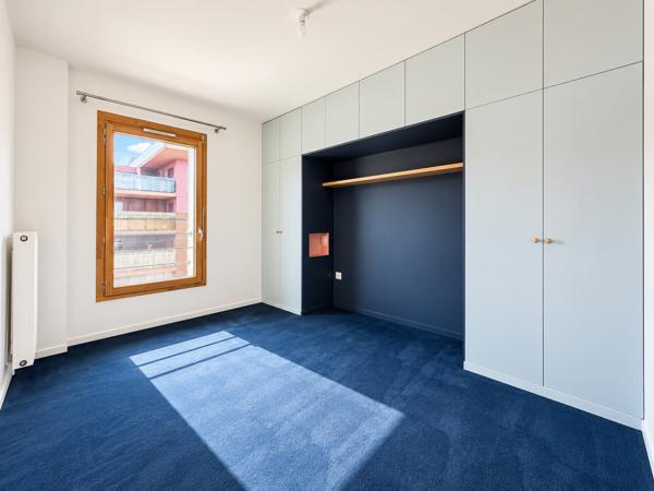 Appartement
         3 pièces
        - 63 m² Exclusivité 325 000 € *