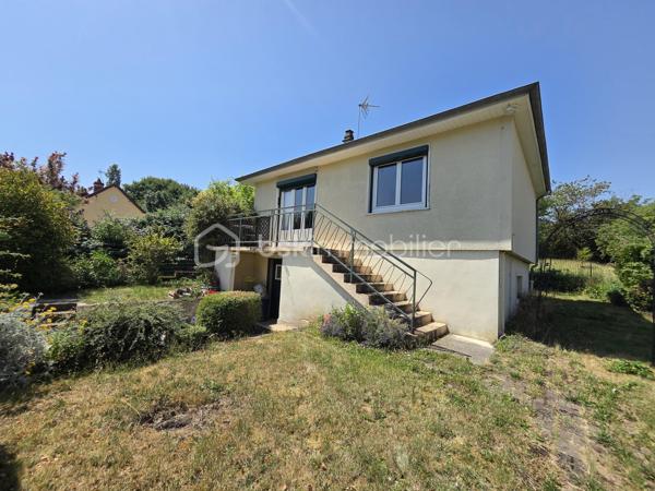 Magnifique maison sur rez-de-jardin à 44 m² à Chaulgnes.

Situé dans un joli coin de campagne à deux pas de l'accès à l'A77 et de toutes les commerce, commodités et écoles de la commune de Chaulgnes, nous vous présentons ce magnifique pavillon sur rez-de-jardin de 1975, d'une superficie habitable de 44 m², composée de 3 pièces, 2 chambres, cuisine aménagée et équipée, ouverte sur un salon séjour, salle d'eau avec wc, au rez-de-chaussée, buanderie, garage au sous-sol, balcon, le tout sur un beau terrain de 280 m², arboré entretenu et entièrement clos.

Cette maison dispose d'une véranda d'accueil donnant accès à une entrée avec une pièce de vie de 22 m² composée d'un espace cuisine aménagée ouvert sur un espace de salon séjour proposant un joli balcon bien orienté.
Cette pièce distribue une salle d'eau avec wc intégré, ainsi que de 2 chambres de 9,5 et 10 m².
En sous-sol, cette maison dispose d'un grand sous-sol de 43,5 m² avec un espace de garage de23m² ainsi qu'un atelier.

Tous les sols de cette maison sont en linoléum (salon, séjour, chambres), et en carrelage (salle d'eau et wc), elle comporte une isolation double vitrage pvc avec volets roulants mécaniques, un chauffage de type pompe à chaleur Air/Air (Climatisations réversibles),  ainsi qu'un ballon production d'eau chaude thermodynamique .
Elle possède des combles isolés et une toiture ardoisée..
A l’extérieur, cette maison dispose d'une parcelle d'environ 280 m² de terrain sans vis à vis, entièrement clôturé, arboré et entretenu.

Les plus: La qualité générale du bien, son coin de campagne tranquille dans un environnement calme proche des commodités du village, son aménagement intérieur, son mode chauffage, son sous sol et son garage.

Photos supplémentaires disponibles sur BSK IMMOBILIER > Nos conseillers > Olivier FRESLON
Pour tout renseignement complémentaire ou pour une visite, contactez moi au 07.62.78.13.13

Idéal pour un premier investissement ou pour une belle maison de campagne, cette maison est une belle opportunité à saisir!!!