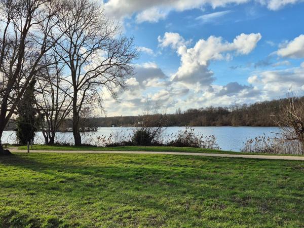 Une maison où l’on imagine déjà les dimanches en famille.