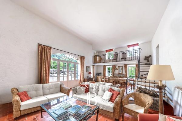 Céreste-en-Luberon, Maison 9 Chambres -  310 m² à vendre