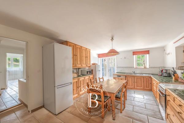 Céreste-en-Luberon, Maison 9 Chambres -  310 m² à vendre