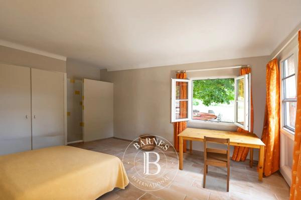Céreste-en-Luberon, Maison 9 Chambres -  310 m² à vendre