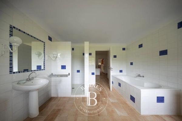 Céreste-en-Luberon, Maison 9 Chambres -  310 m² à vendre
