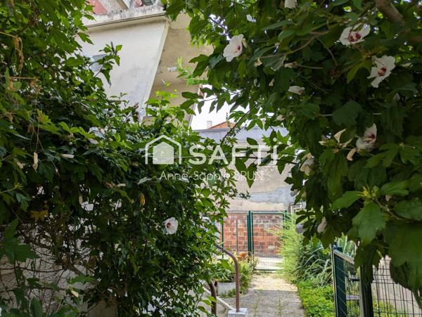 Maison 6 pièces avec jardinet, sous-sol, parking