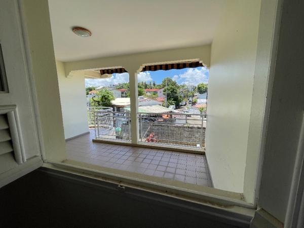 Appartement lumineux avec vue mer à vendre à Schoelcher