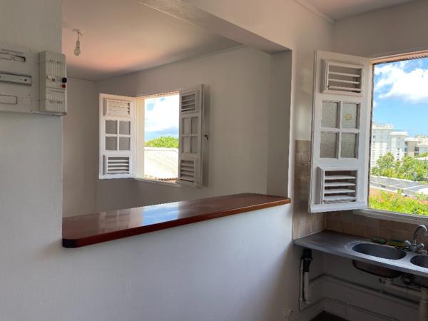 Appartement lumineux avec vue mer à vendre à Schoelcher