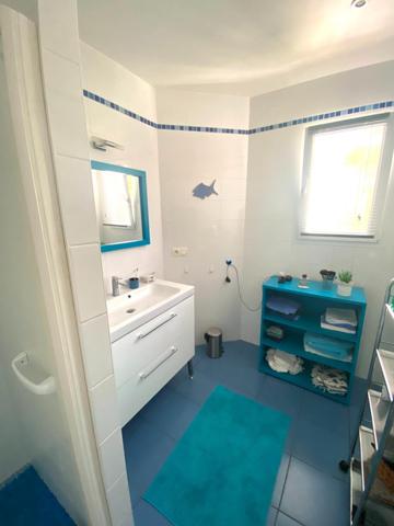 A deux pas du centre d'Andernos Les Bains , au calme absolu , une maison de plain-pied clé en main