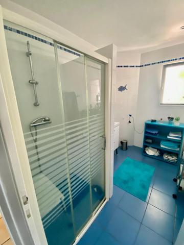 A deux pas du centre d'Andernos Les Bains , au calme absolu , une maison de plain-pied clé en main