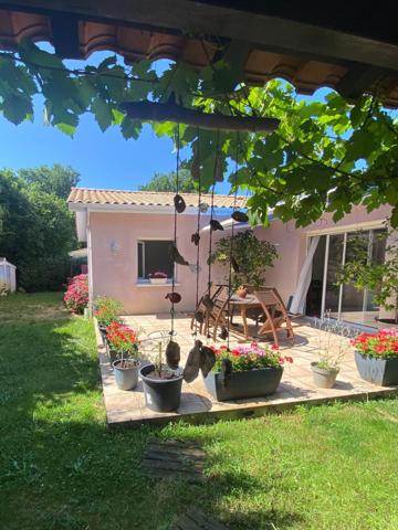 A deux pas du centre d'Andernos Les Bains , au calme absolu , une maison de plain-pied clé en main