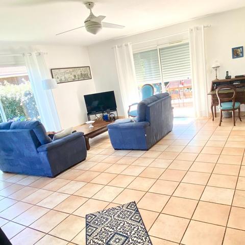 A deux pas du centre d'Andernos Les Bains , au calme absolu , une maison de plain-pied clé en main