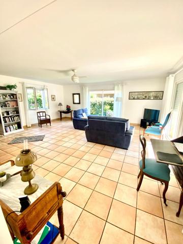 A deux pas du centre d'Andernos Les Bains , au calme absolu , une maison de plain-pied clé en main