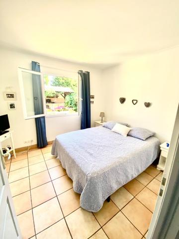 A deux pas du centre d'Andernos Les Bains , au calme absolu , une maison de plain-pied clé en main