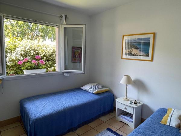 A deux pas du centre d'Andernos Les Bains , au calme absolu , une maison de plain-pied clé en main