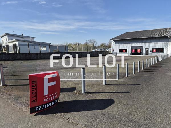 A LOUER - VIRE - GRAND LOCAL DE 770 m² avec GRAND PARKING
