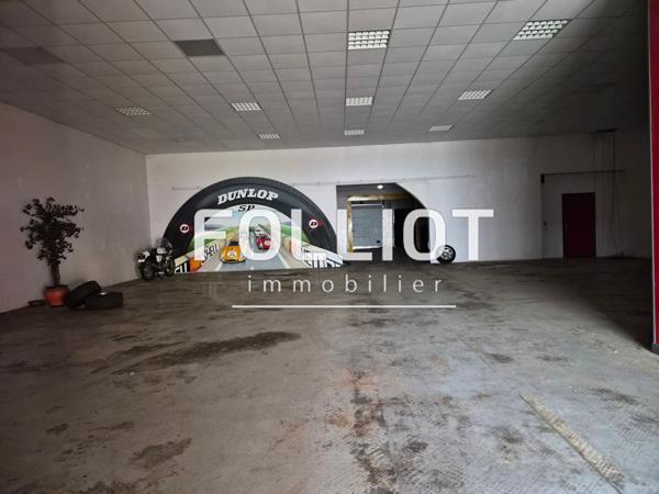 A LOUER - VIRE - GRAND LOCAL DE 770 m² avec GRAND PARKING